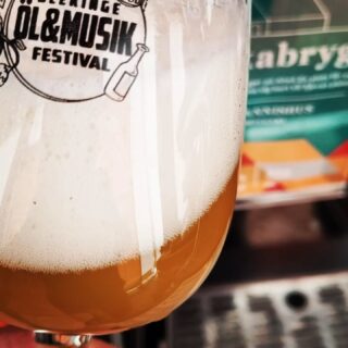 Nu startar Blekinge Öl och Musikfestival på Stortorget i Karlskrona. Vi har premiäröppnat första fatet av Amerikabryggan, en IPL som kommer till bolaget i sommar!