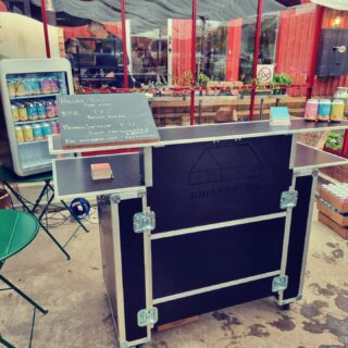 Idag är vi på @aggaboden som håller höstmarknad. I orangeriet finns möjlighet till provning av öl och andra ädla drycker.